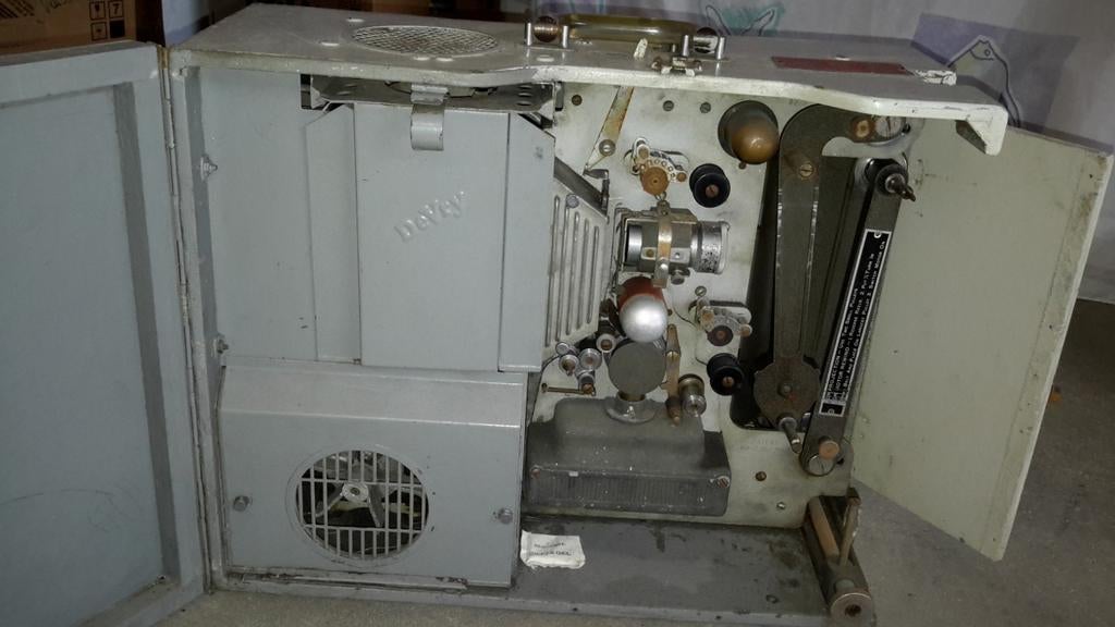 Projecteur de films., Enlèvement