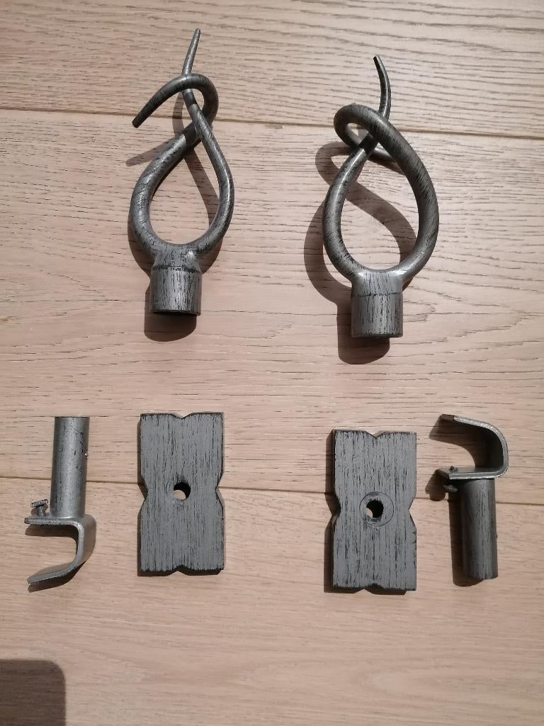 Barre à rideau et fixation en métal gris, Gris, Comme neuf, Moins de 50 cm, 150 à 200 cm