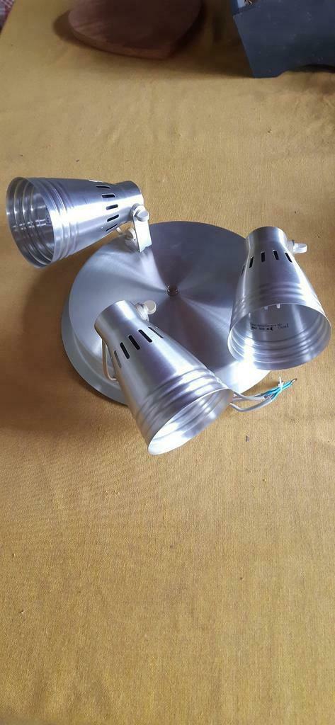 Plafonnier en aluminium avec 3 spots, Maison & Meubles, Lampes | Plafonniers, Enlèvement ou Envoi, Utilisé, Métal, Ikea