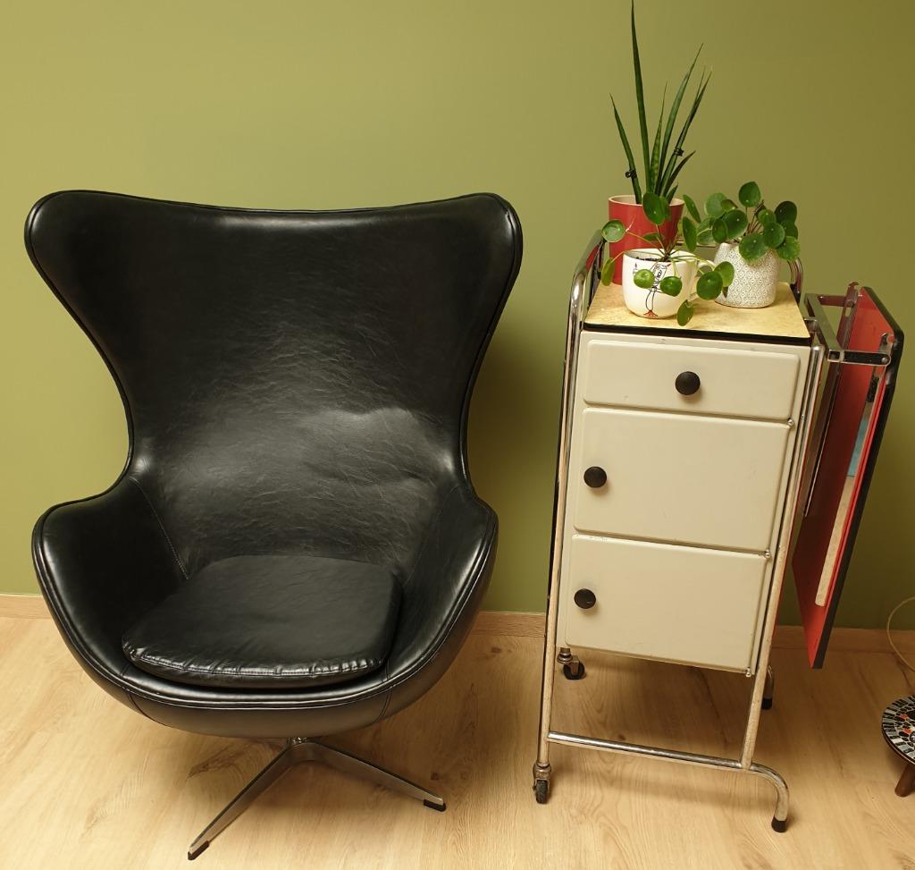 Mooie zwarte lederen eggchair, Huis en Inrichting, Zetels | Zetels, Ophalen, Gebruikt, Eenpersoons, Vintage Modern