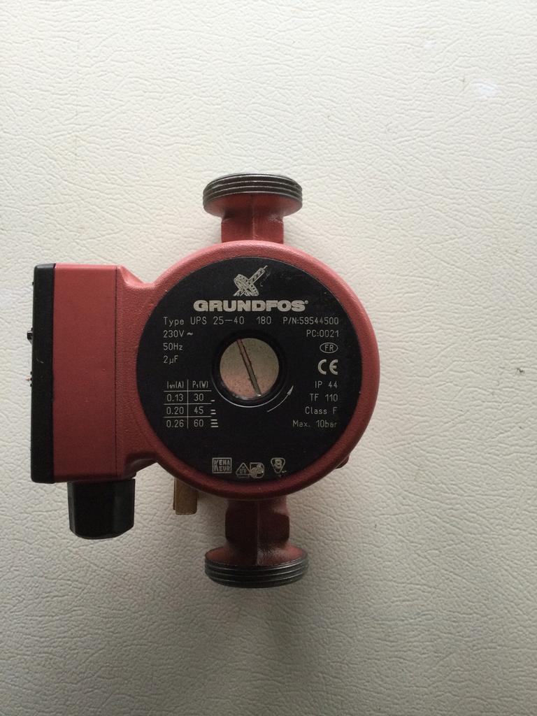 Cv pomp circulatie pomp verwarming grundfros Wilo, Ophalen of Verzenden, Zo goed als nieuw