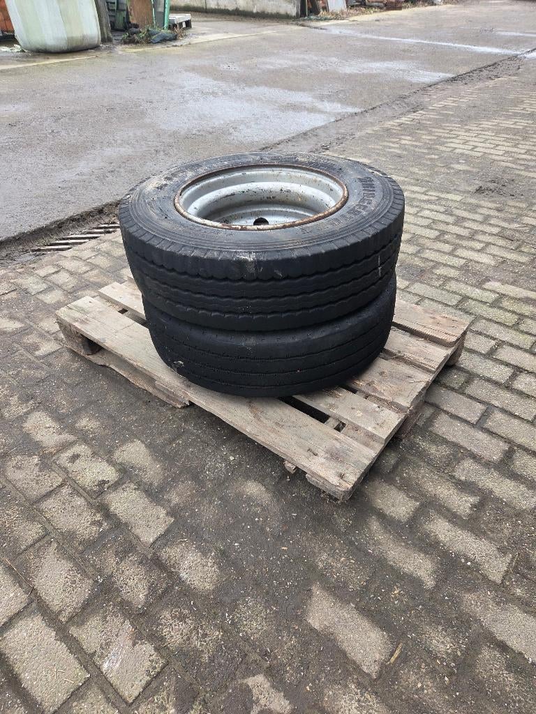 vrachtwagen, oplegger banden 215/75r17,5 goede staat op velg, Ophalen