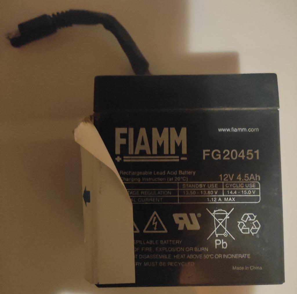 BATTERIJ FIAMM FG 20451 - 12V - 4,5Ah met lader, Auto-onderdelen, Verzenden
