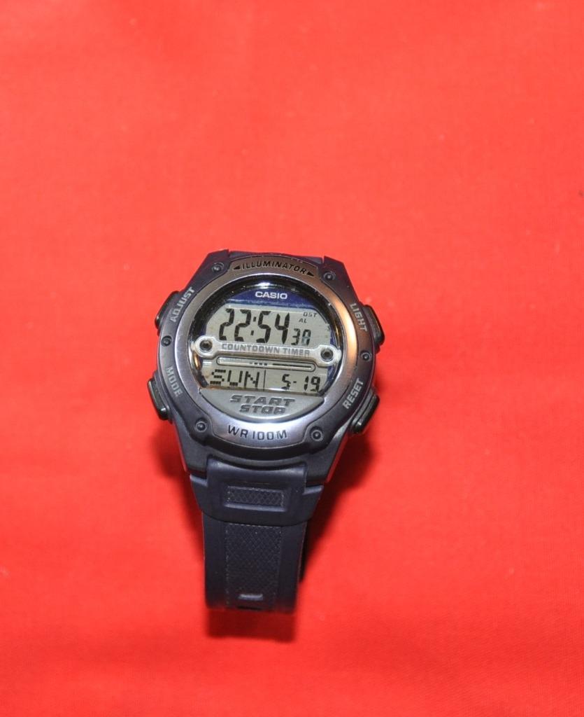 montre de plongée casio  ref 3100 w-750 10bar /100m, Enlèvement ou Envoi, Comme neuf, Autres types