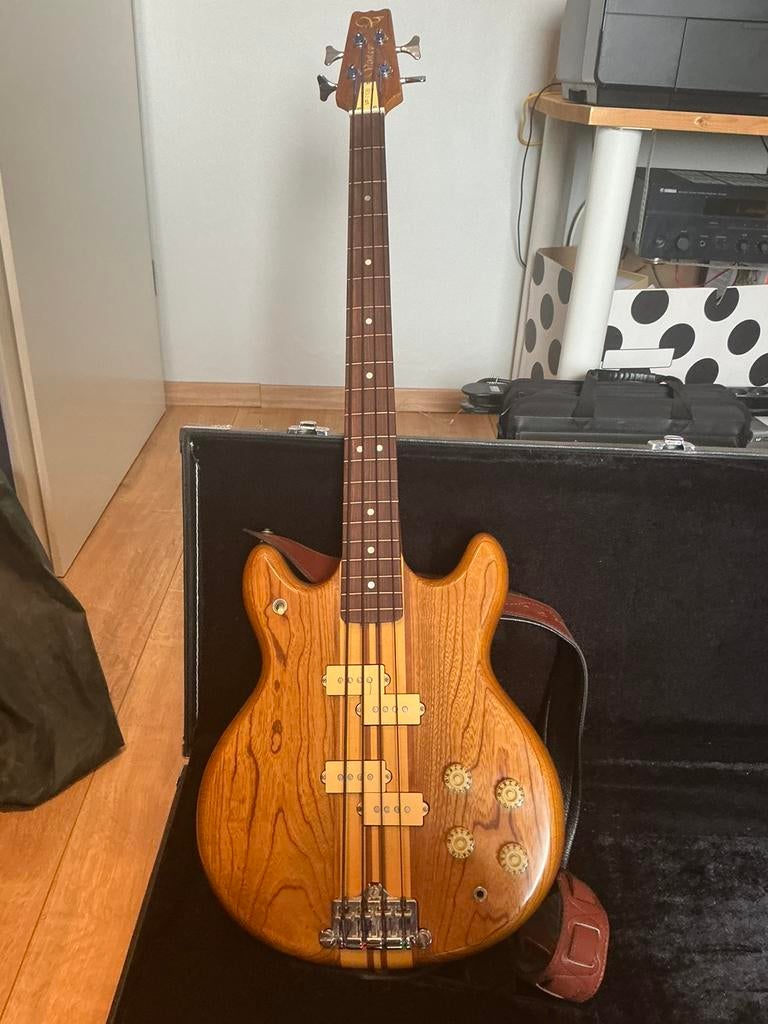 Basse Vantage VP710B, Musique & Instruments, Instruments à corde | Guitares | Basses, Utilisé, Enlèvement