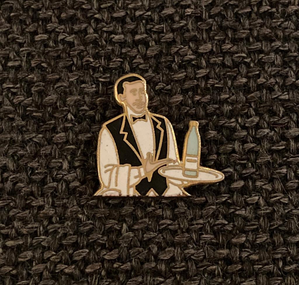 PIN - BUTLER - WAITER - OBER - KELNER - SERVEUR - GARCON, Verzenden, Gebruikt, Overige onderwerpen, Speldje of Pin