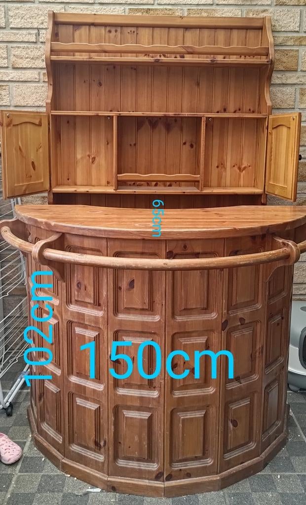 Superbe bar en pin massif.