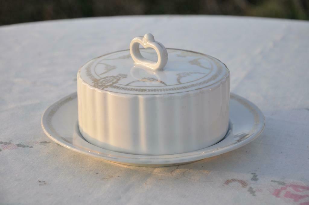 ancien beurrier rond monobloc en porcelaine, Enlèvement ou Envoi