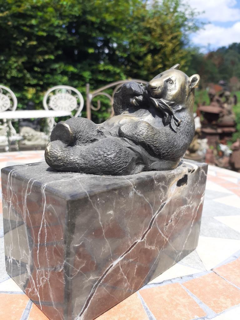 Bronze animalier signé (le panda dégustant une branche de ba, Enlèvement ou Envoi, Bronze