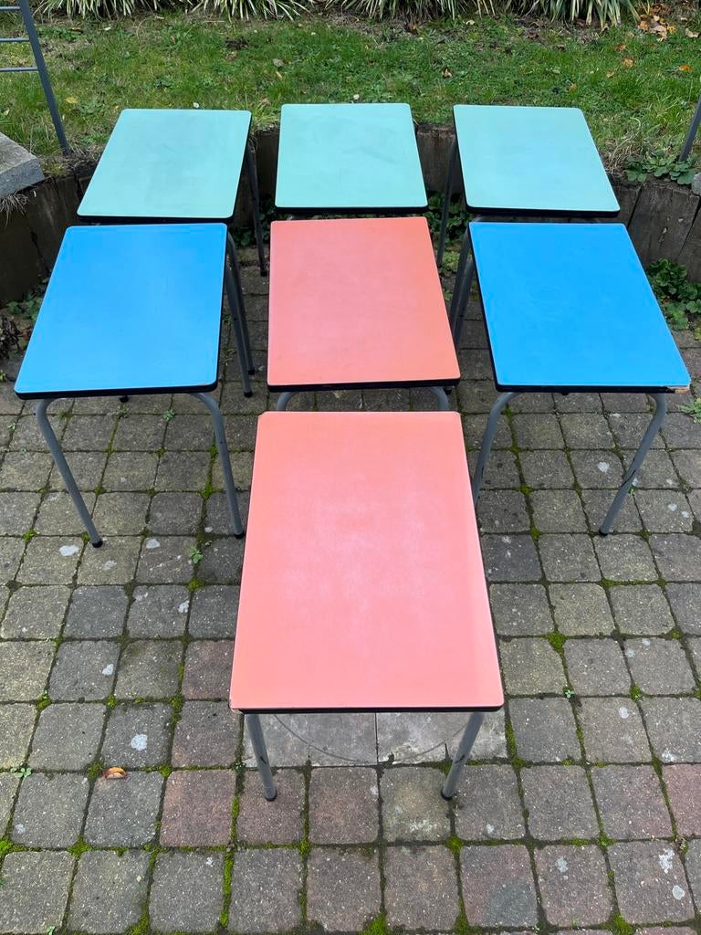7 tables d'école authentiques, 45 à 60 cm, Enlèvement, Utilisé, Rectangulaire