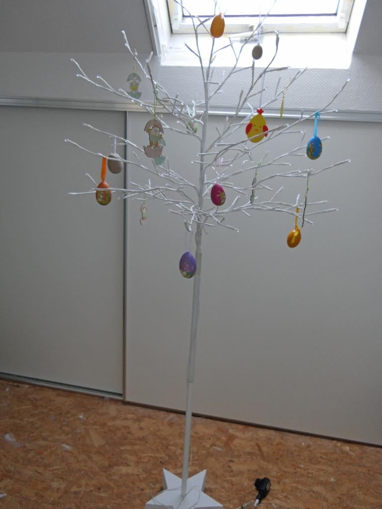 paasboom met decoratie, Ophalen