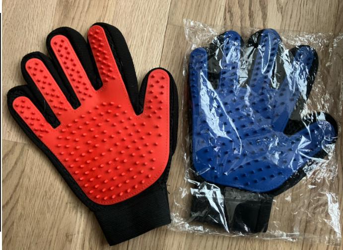2 gants toilettage chien NEUFS, Enlèvement