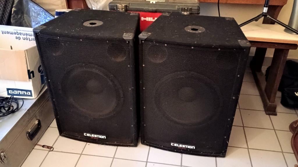 Boîtiers Celestion CR151 15 pouces 400 watts, Enlèvement