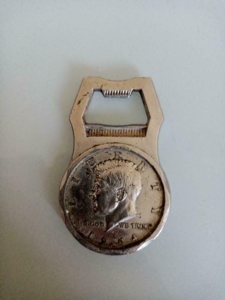 Décapsuleur américain  métal  chromé JFK/Kennedy année 1964s, Enlèvement ou Envoi, Utilisé, Ustensile