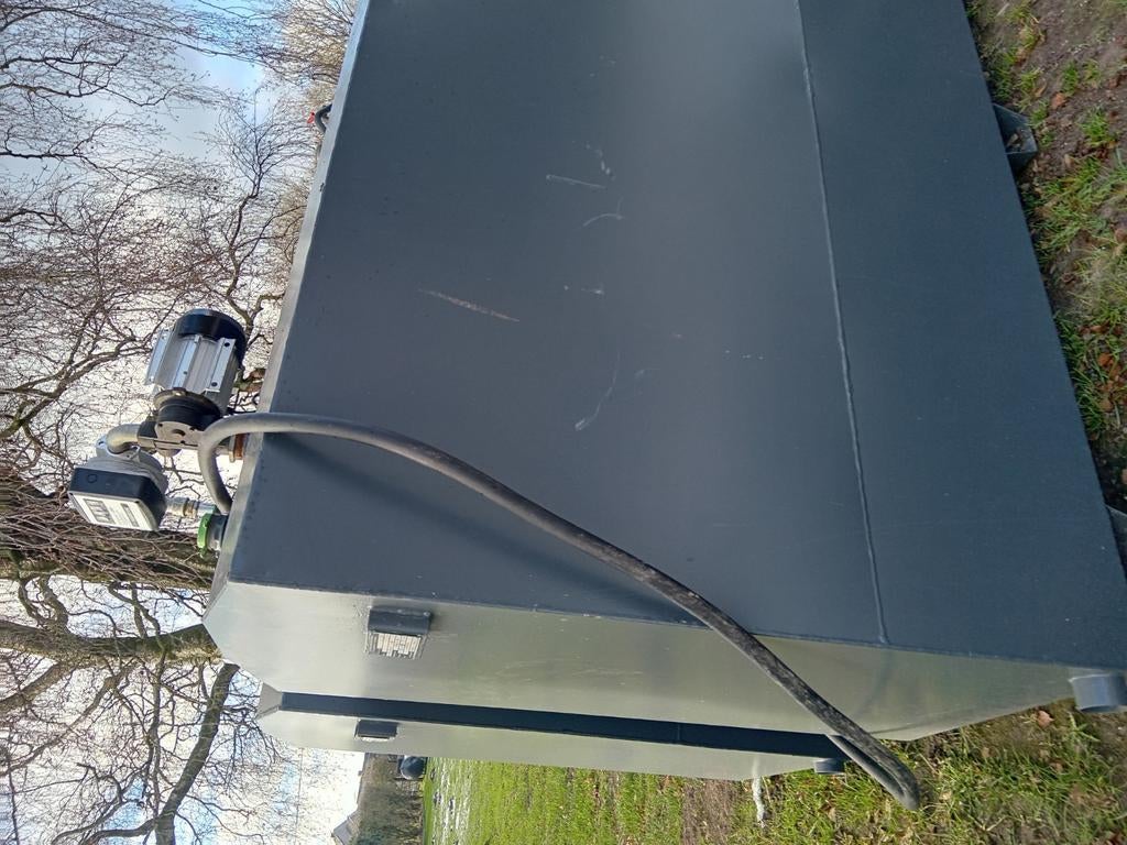 dubbelwandige tank met pomp  2480 liter, Ophalen, Zo goed als nieuw