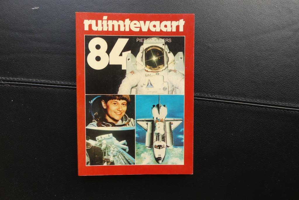 Boek Ruimtevaart 1984, Ophalen of Verzenden, Gelezen, Vliegtuig
