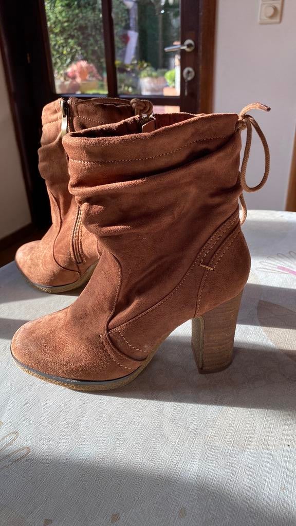 Laarsjes daim mt 38, Kleding | Dames, Schoenen, Ophalen, Zo goed als nieuw