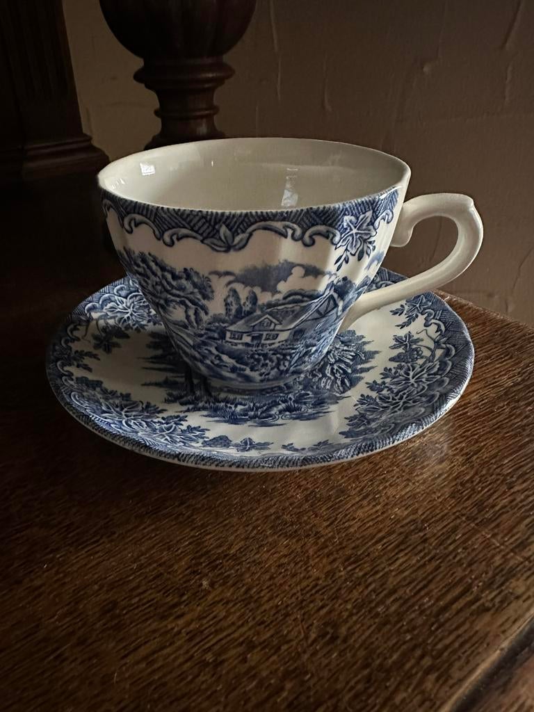 Ancienne tasse et sous-tasse made in England