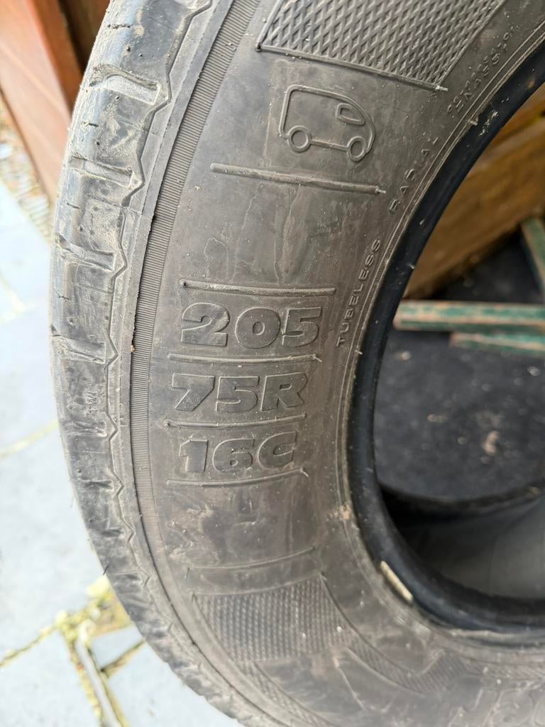 Pneus 205/75 R16 C, Enlèvement, Pneu(s)