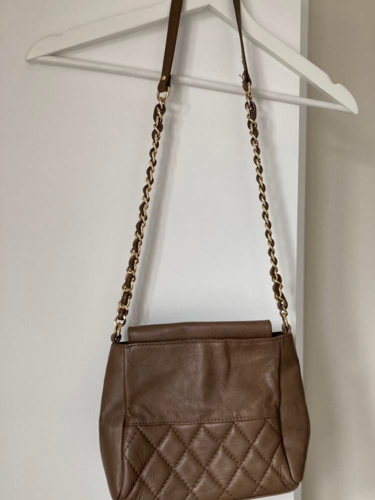 HANDTAS IN LEER NIEUW, Handtassen en Accessoires, Ophalen of Verzenden, Nieuw