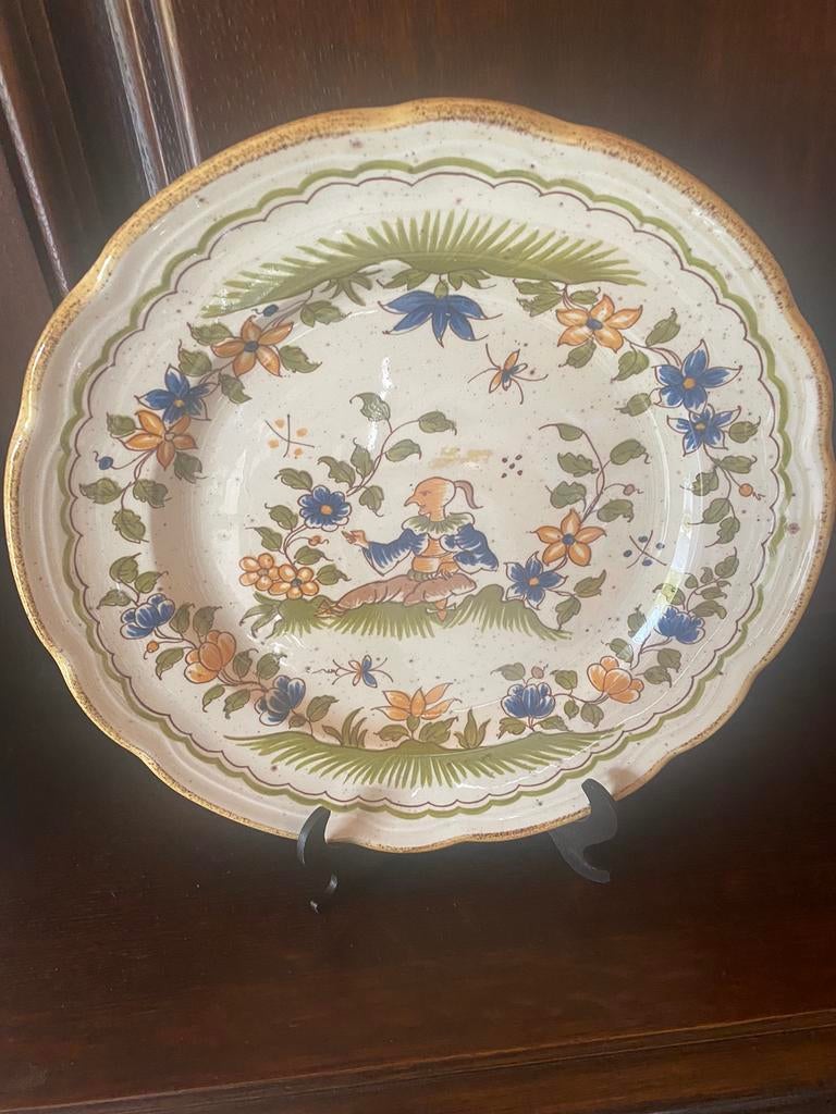 Assiette vieux moustiers 18 eme