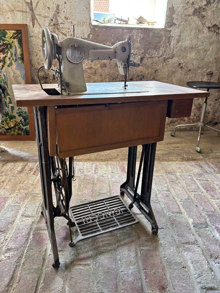 Machine à coudre ancienne SINGER – table fonte, Enlèvement