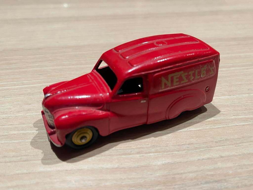 Dinky toys 471 austin Nestlé herschilderd, Ophalen of Verzenden, Nieuw, Dinky Toys