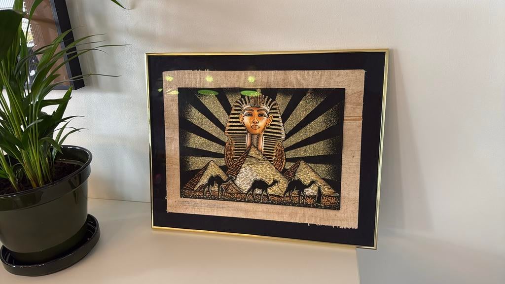 Papyrus Egypte piramide, Ophalen