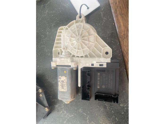 Moteur de vitre portière d'un Volkswagen Golf, Enlèvement ou Envoi, 3 mois de garantie, Utilisé, Volkswagen