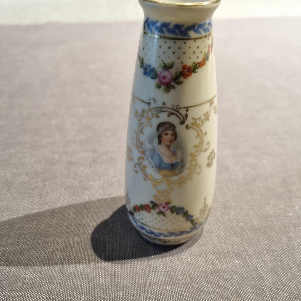 Porseleine minivaasje Prov. Saxe E.S., Antiek en Kunst, Ophalen of Verzenden