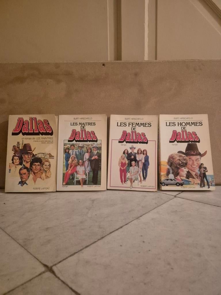 Lot de 4 romans "Dallas" en bon état., Enlèvement, Utilisé, Europe autre, Lee Raintree