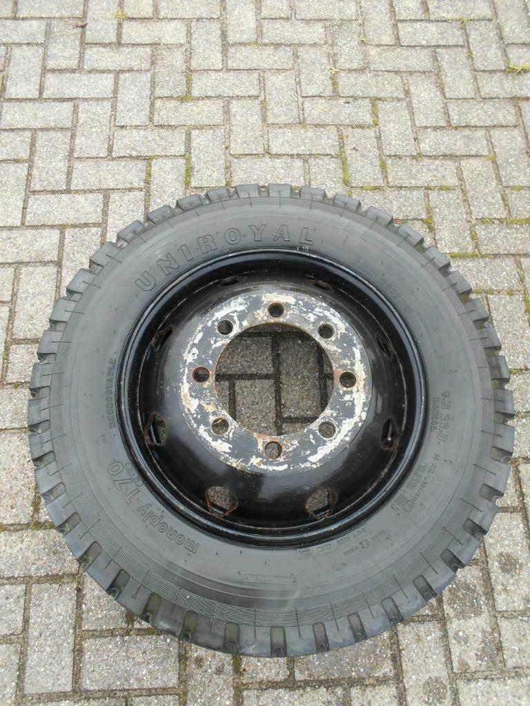 TE KOOP: BAND UNIROYAL  (NIEUW !!!)  + VELG 9R22,5, Auto-onderdelen, Ophalen, Nieuw