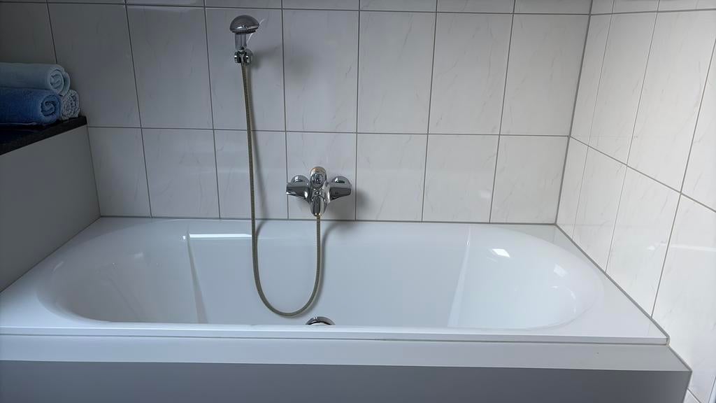 Ligbad Villeroy &Boch 2 pers. met bijpassende kraan, Ophalen, Zo goed als nieuw
