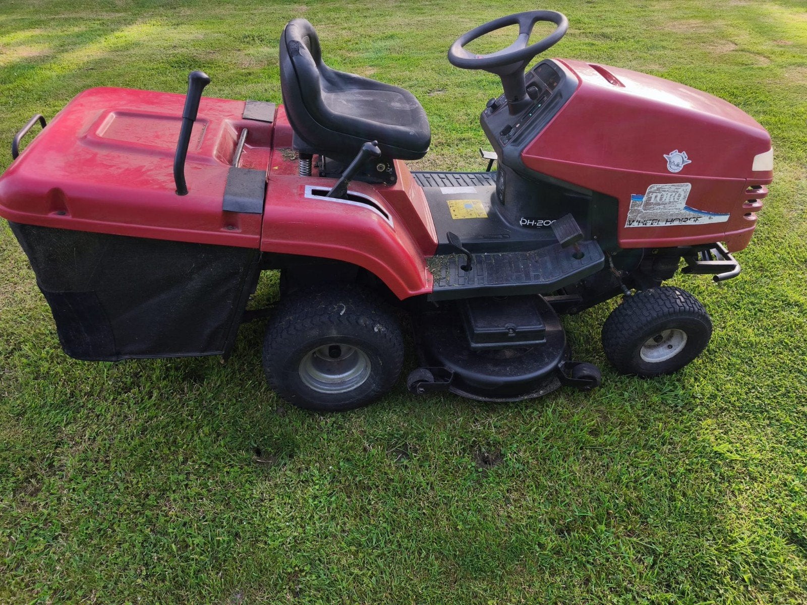 Tracteur tondeuse TORO DH200 hydrostatic, Utilisé, Toro, Démarrage électrique, 90 à 120 cm