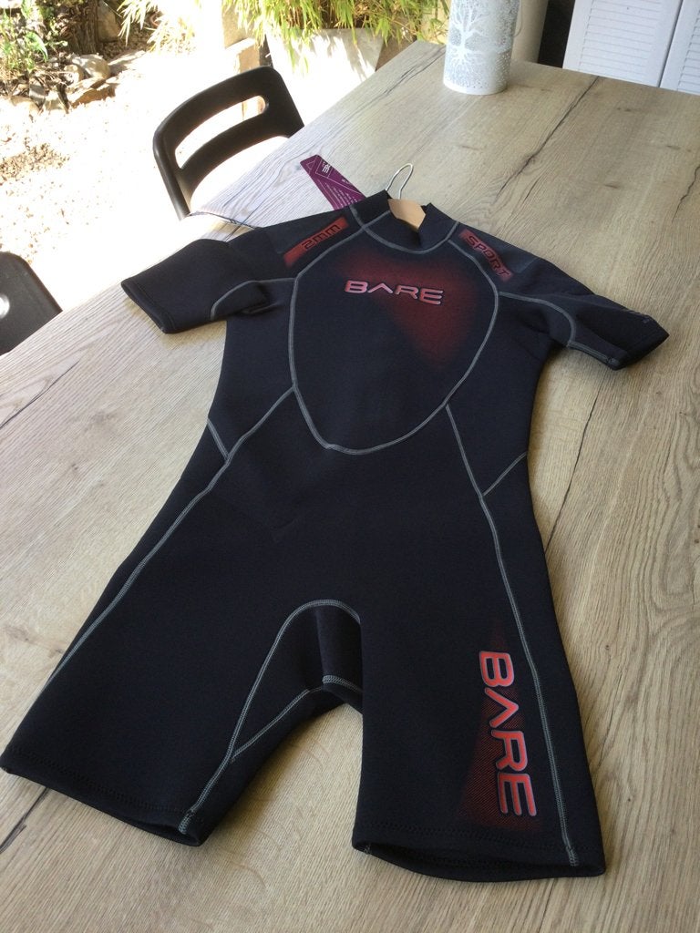 Bare 2mm Shorty “Sport “ Man size S - Nieuw aan 35€, Enlèvement ou Envoi, Neuf, Combinaison de plongée