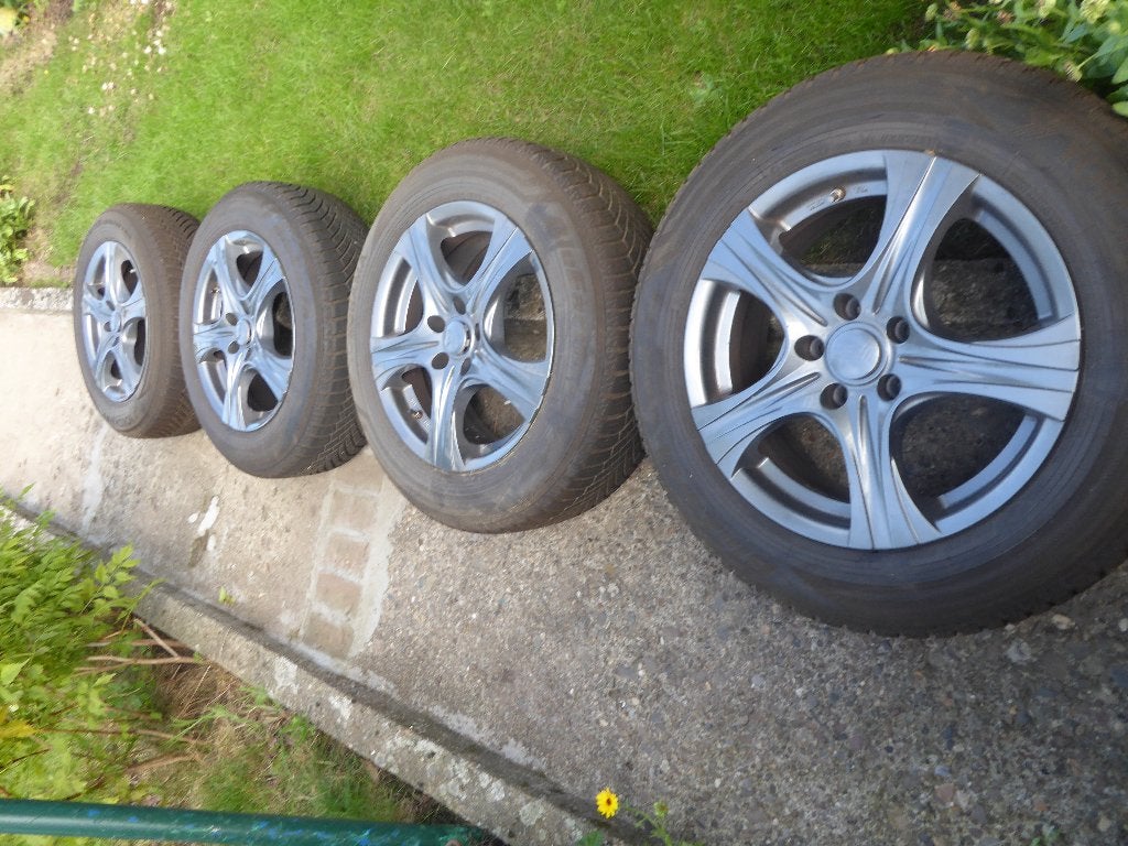 pneus + jantes hiver Nissan qashqai 215/65/ r17  Yokohama, Véhicule de tourisme, Enlèvement, Utilisé, Pneus hiver
