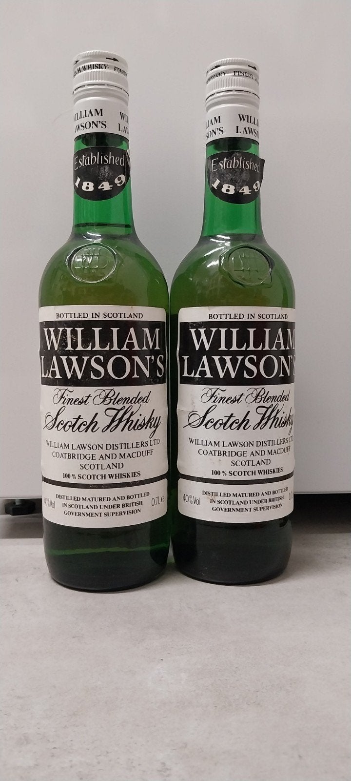 2 flessen William Lawson's 1987, Verzamelen, Ophalen