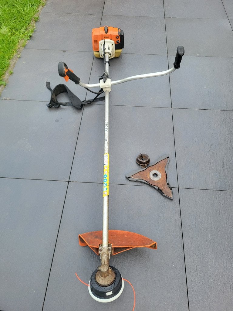 Débroussailleuse Stihl FS250, Jardin & Terrasse, Enlèvement