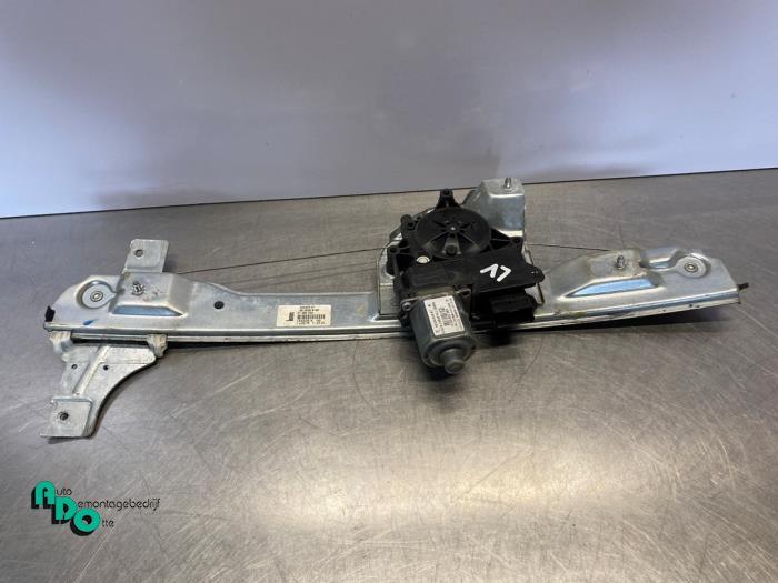 Ruitmechaniek 4Deurs links-voor van een Peugeot 208 (208 12-, Gebruikt, -, -, Ophalen of Verzenden