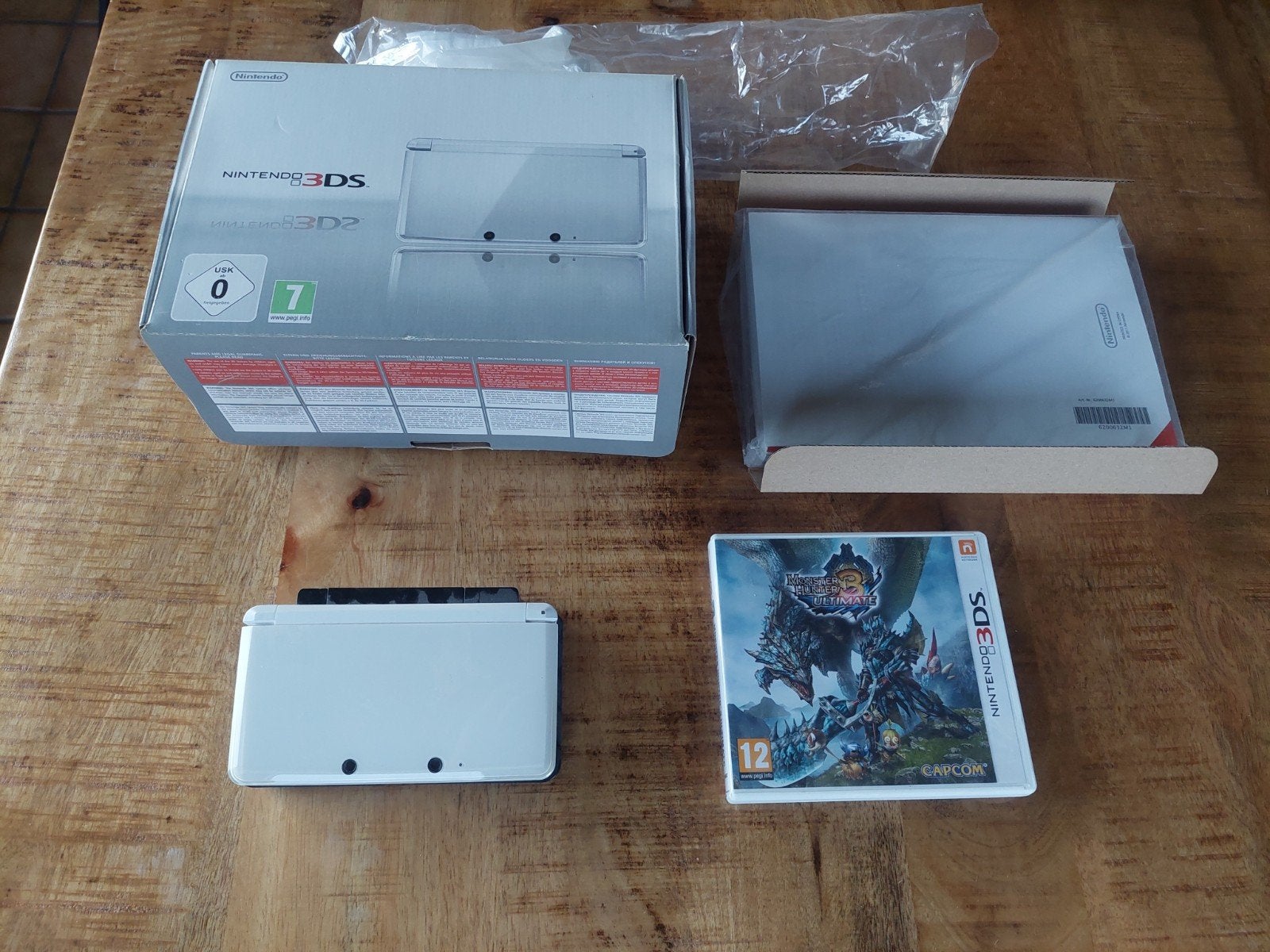 nintendo 3ds ice white + monster hunter 3 ultimate, Games en Spelcomputers, Ophalen, Met games, Wit, 3DS