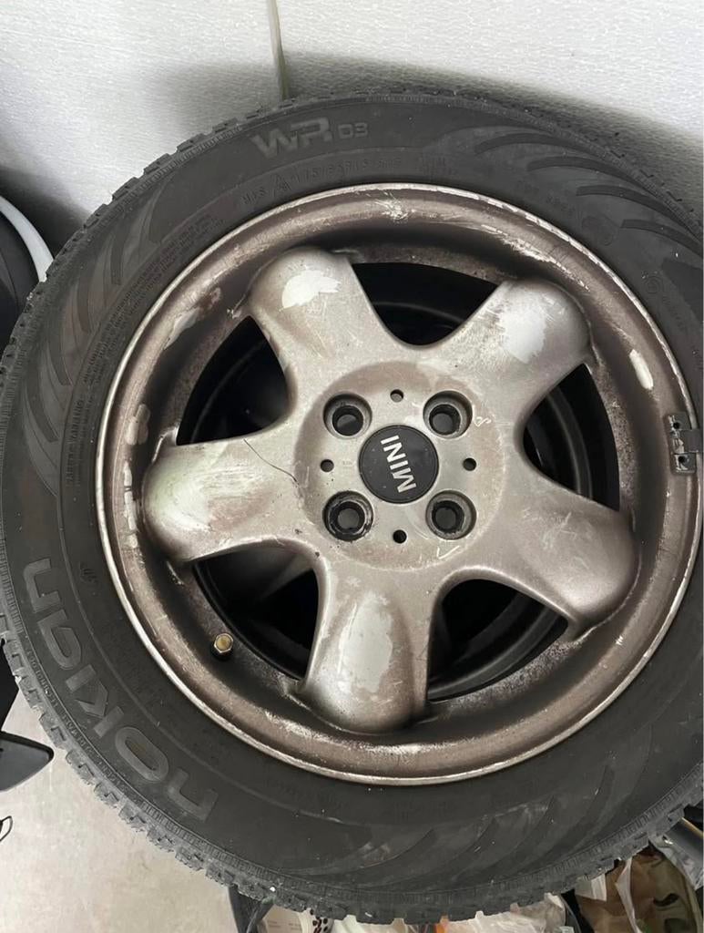 Winterbanden op velgen voor Mini Cooper 175/65 R15 84T, Auto-onderdelen, Banden en Velgen, Ophalen, Winterbanden, Band(en)