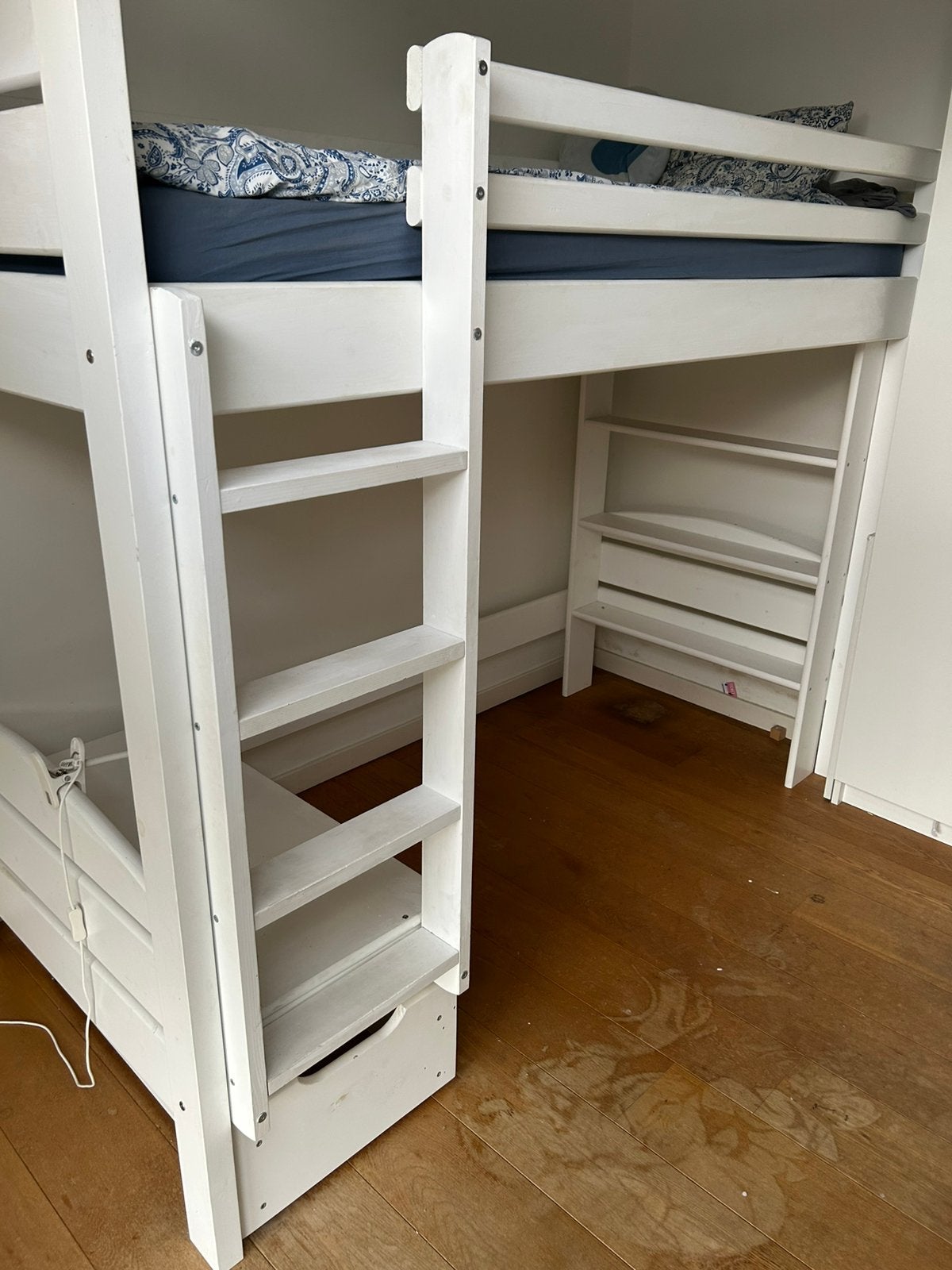 Lit superposé en bois blanc avec placard et siège, Enlèvement, Comme neuf, Lit mezzanine