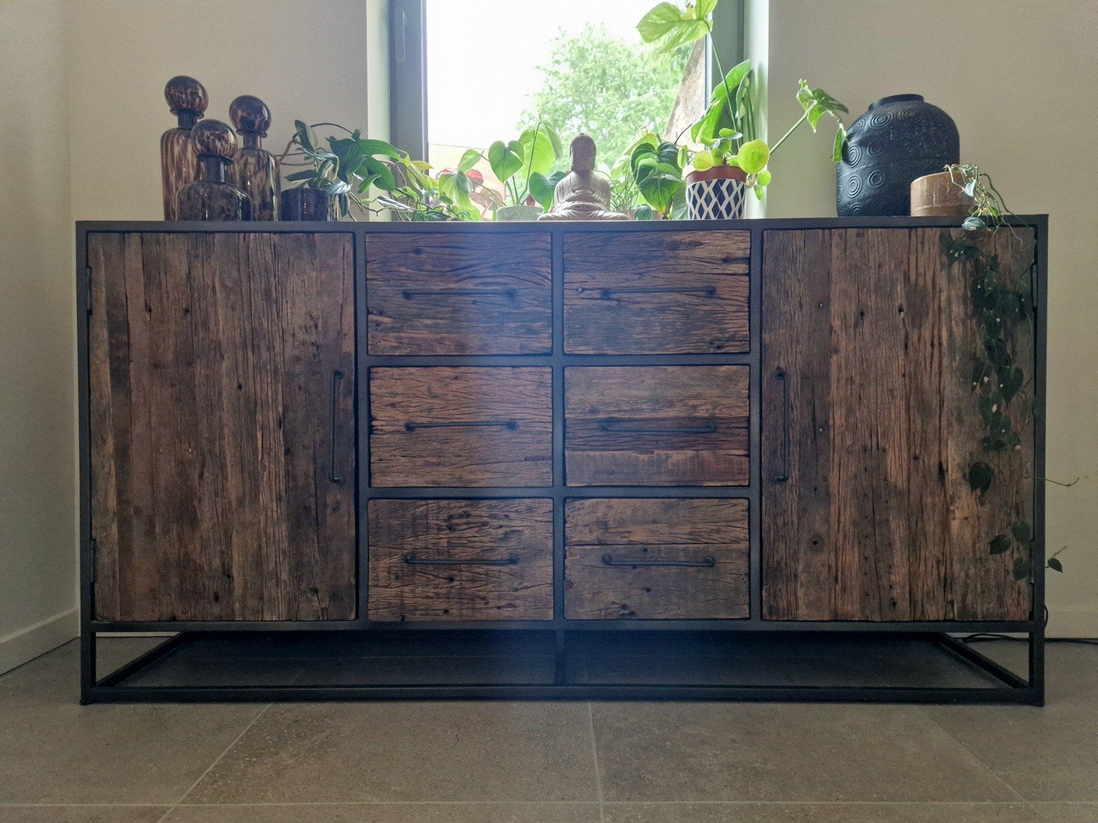 Industriële dressoir in Indisch hout, Huis en Inrichting, Ophalen