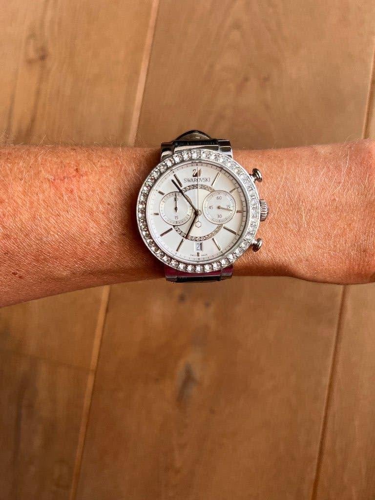 Montre Swarovski 5096008, Bijoux, Sacs & Beauté, Montre-bracelet, Autres marques, Enlèvement ou Envoi, Autres matériaux
