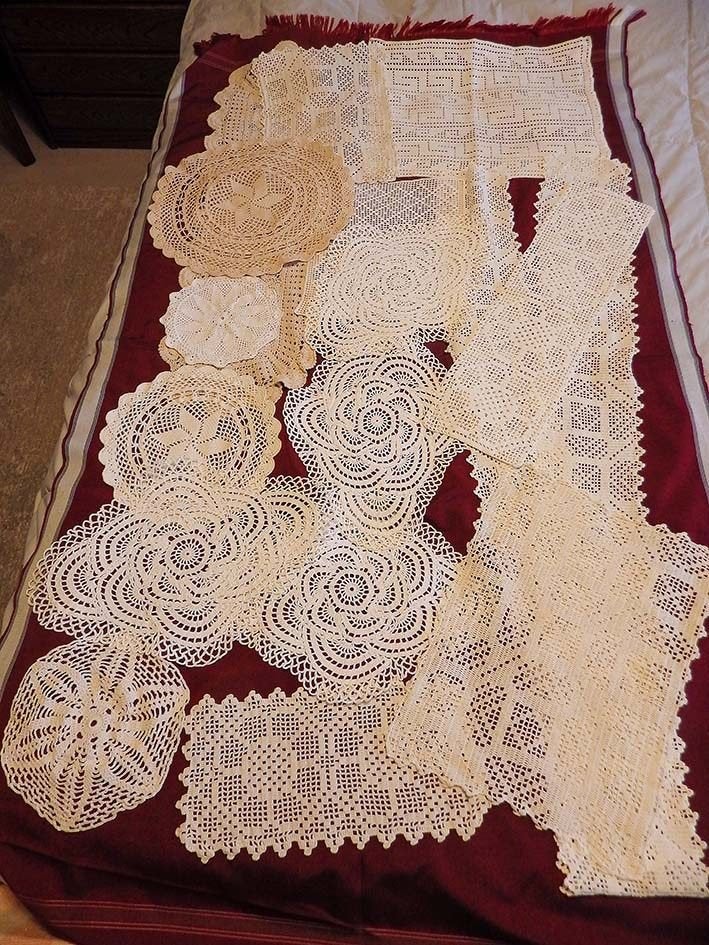 Handgehaakte Sierkleedjes: €.5,00/lot., Ophalen, Zo goed als nieuw, Beige