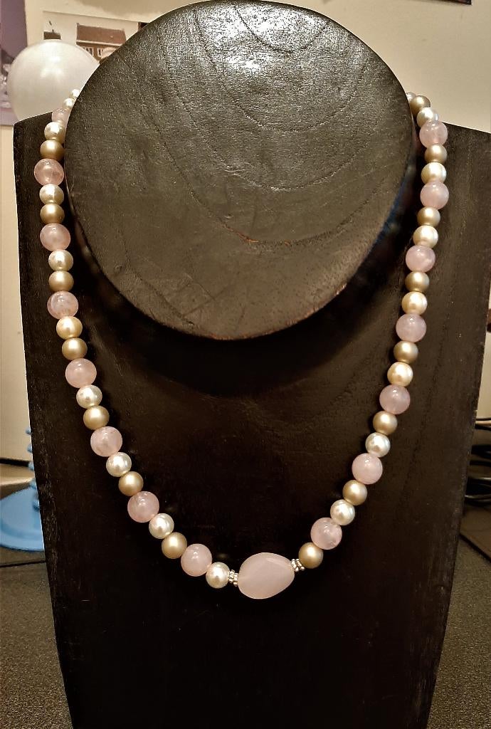 Te koop: Mooie roze halskettinkjes, Bijoux, Sacs & Beauté, Colliers, Enlèvement, Neuf, Rose, Autres matériaux