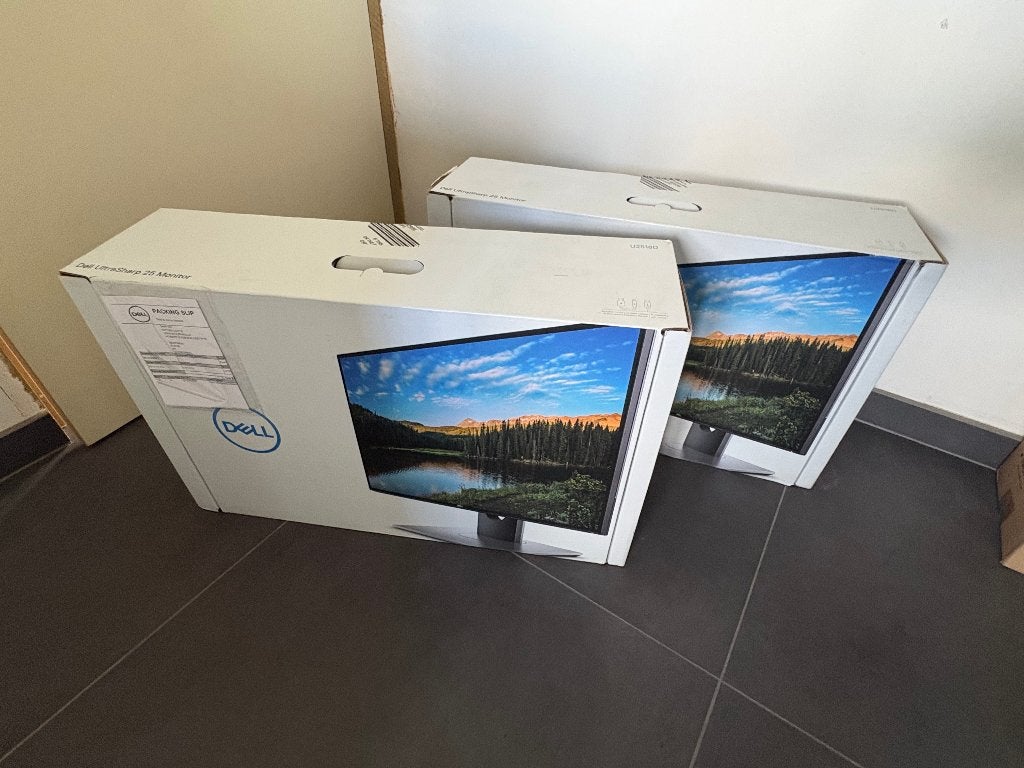Dell U2518D 25" QHD (2 stuks), 3 à 5 ms, IPS, Comme neuf, 60 Hz ou moins