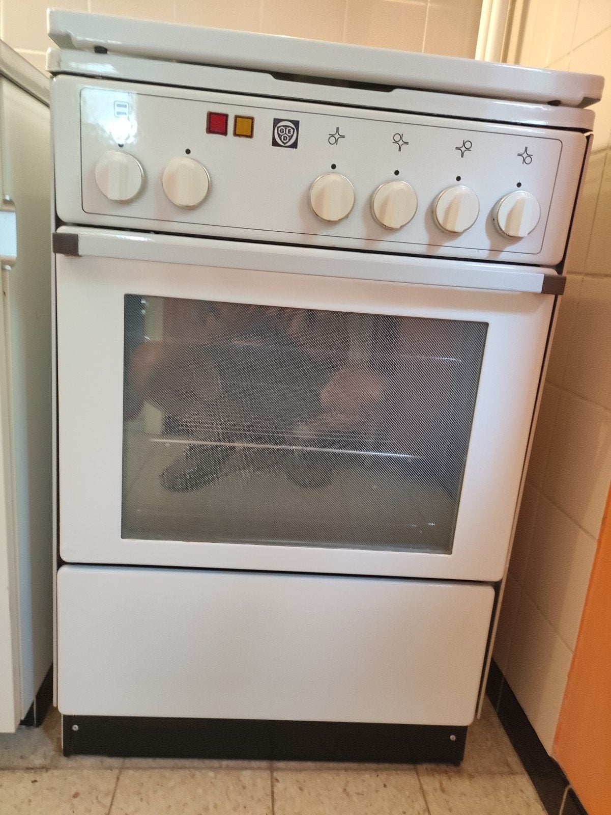 cuisinière électrique avec four électrique, Electroménager, 4 zones de cuisson, Enlèvement, 45 à 60 cm, Autoportant