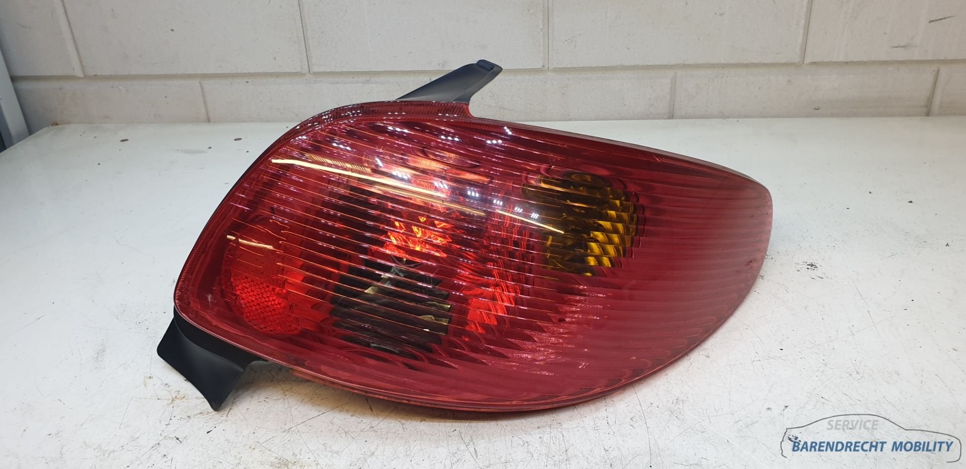 Feu arri re droit d'origine d'occasion pour Peugeot 206 HB r, Taurusavenue 1
2132 LS  Hoofddorp, NL, Contact.group@renault.com