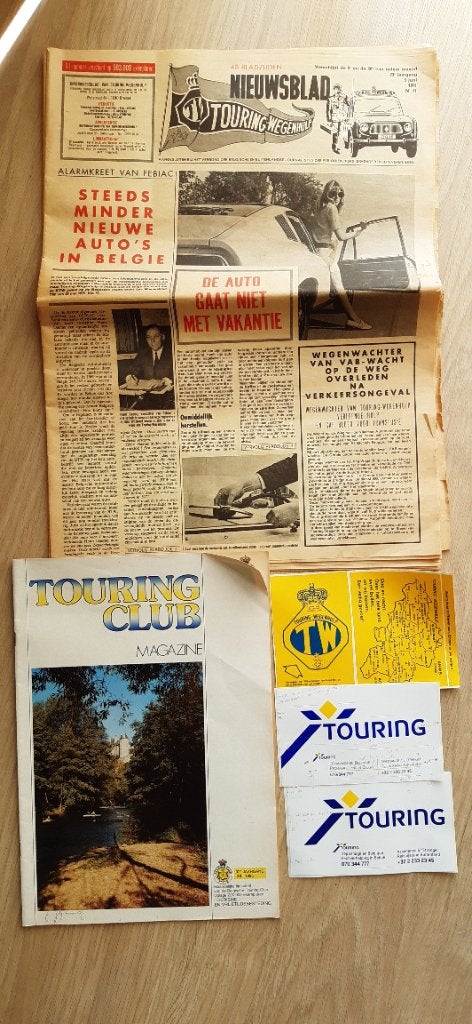 Assistance routière Touring 1971 +Club 1986 +3x autocollant, Enlèvement ou Envoi, 1960 à 1980, Journal
